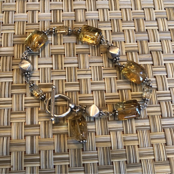 Simply Stunning  amber coloured bracelet with silver bead accents in between - Picture 3 of 13